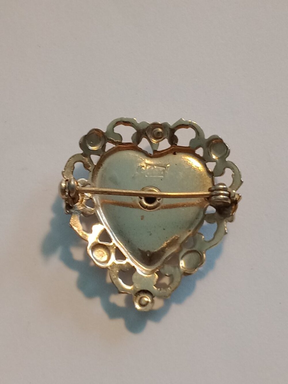 Vtg Coro  Goldton Heart Pin with Rose in the Center Guilloche & Enamel 1 1/8'' H - Picture 3 of 4